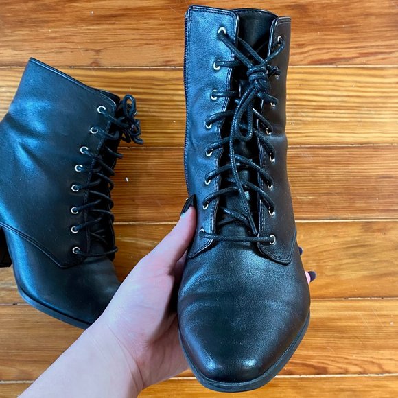 LONDON REBEL || LACE UP BOOTS - Picture 3 of 4